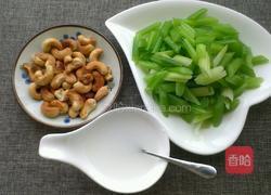 腰果百合炒芹菜的做法图解4