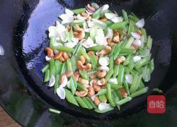 腰果百合炒芹菜的做法图解7