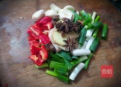 冰糖黄豆炖猪脚的做法图解2