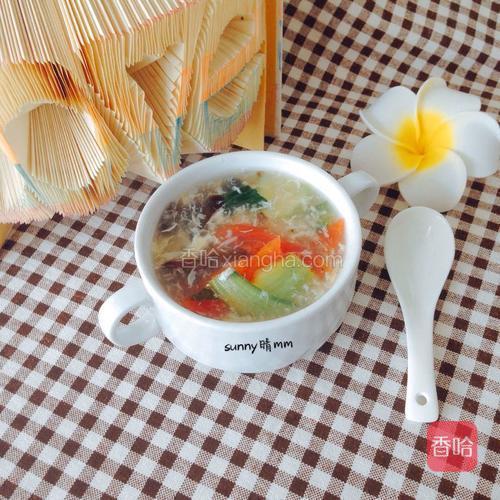 盛入碗中后滴醋和芝麻油提味