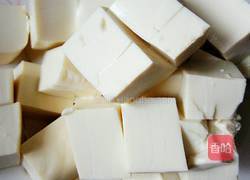 咸蛋黄豆腐的做法图解1