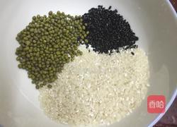 绿豆黑米粥的做法图解1