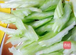 牛肉香菇炒芹菜的做法图解1