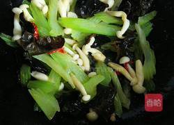 牛肉香菇炒芹菜的做法图解8