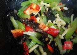 西芹木耳白玉菇的做法图解9