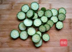 凉拌黄瓜丁的做法图解1