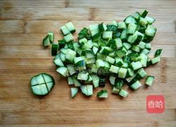 凉拌黄瓜丁的做法图解2