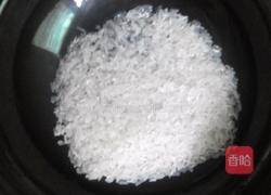 腊肠煲仔饭的做法图解1