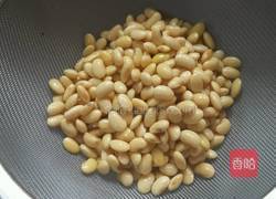 猪脚黄豆汤的做法图解1