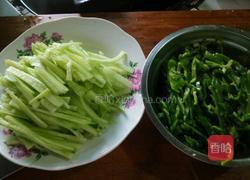 青椒黄瓜丝的做法图解1