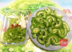 干煸苦瓜的做法图解2