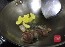 茭白炒香肠的做法图解3
