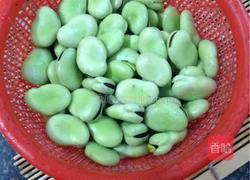 葱油浸蚕豆的做法图解1