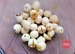 银耳红枣莲子汤的做法图解3