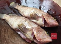 番茄焖石斑鱼块的做法图解1