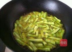 酱香肉末四季豆的做法图解2