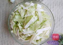 粉丝呛包菜的做法图解1