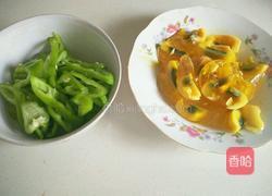 青椒炒皮蛋的做法图解2