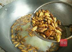 香酥开边蚕蛹的做法图解3