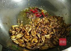 香酥开边蚕蛹的做法图解9