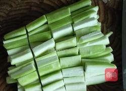 丝瓜炒毛豆的做法图解3