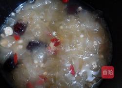 银耳莲子百合粥的做法图解8