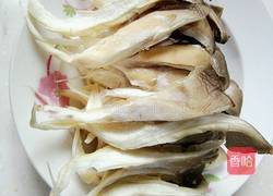 莴苣炒平菇的做法图解1