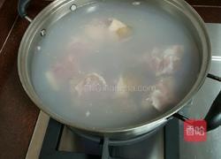 黑豆煲猪尾巴的做法图解3