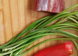 肉丝炒蒜苔的做法图解1