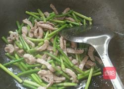 肉丝炒蒜苔的做法图解5