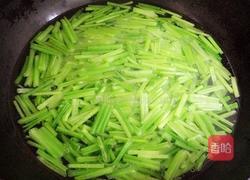 蒜香菠菜梗的做法图解3