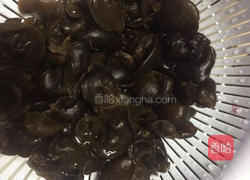 木耳炒白菜的做法图解6