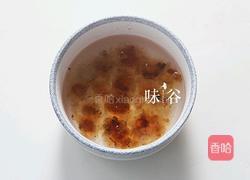 牛奶炖桃胶的做法图解2
