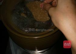 雪燕桃胶皂角羹的做法图解2