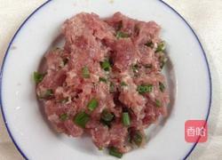 脆香锅贴的做法图解2