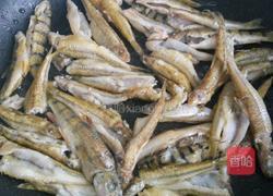 红烧小河鱼的做法图解2