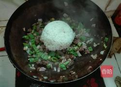 青椒牛肉炒饭的做法图解9