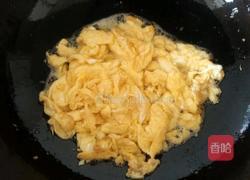 蒜苗炒鸡蛋的做法图解3