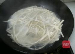 双椒鸡蛋炒面的做法图解2