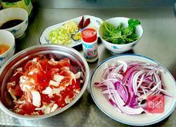 爆炒羊肉圆葱的做法图解1