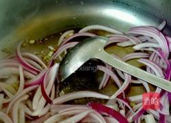 爆炒羊肉圆葱的做法图解3