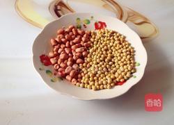 黄豆花生猪脚汤的做法图解2