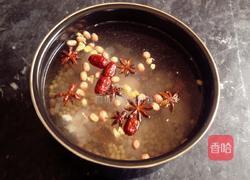 黄豆花生猪脚汤的做法图解6