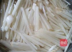 番茄炒土豆的做法图解1