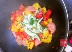 彩椒青瓜炒火腿的做法图解4