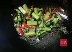 紫苏炒黄瓜的做法图解5