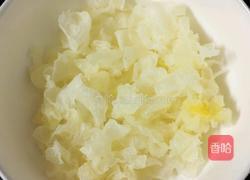 苹果银耳羹的做法图解1