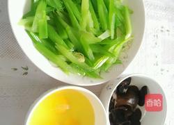 芹菜炒鸡蛋的做法图解3