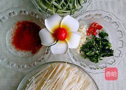 凉拌黄瓜金针菇的做法图解1