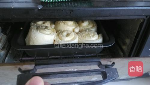送进烤箱。170度烤25分钟